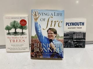 BOX OF ASSORTED BOOKS TO INCLUDE LIVING A LIFE OF FIRE REINHARD BONNKE AN AUTOBIOGRAPHY