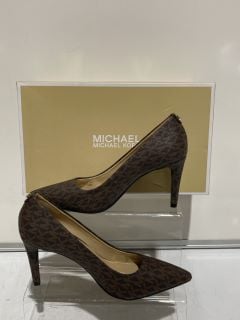 MICHAEL KORS CLARA MID PUMP MK SIG SEMI LUX SM COLOUR BROWN SIZE 7.5 TOTAL RRP £135