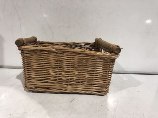 QTY OF VINTAGE WICKER PICNIC BASKETS