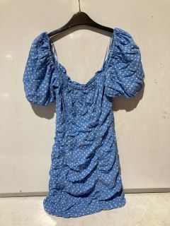 QTY OF ASSORTED WOMENS CLOTHING TO INCLUDE ZARA SPOTTY DRESS BLUE/WHITE SIZE M