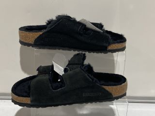 BIRKENSTOCK ARIZONA SHEARLING COLOUR BLACK SIZE 5 TOTAL RRP £130