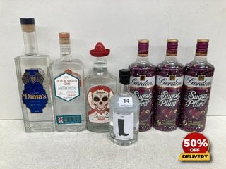 5 X BOTTLES OF SPIRITS TO INCLUDE DOCKYARD GIN DISTILLED CHATHAM DRY GIN 70CL 41.2% VOL (WE OPERATE A CHALLENGE 25 POLICY. 18+ ID MAY BE REQUIRED UPON COLLECTION/DELIVERY, E.G. A VALID PASSPORT OR PH