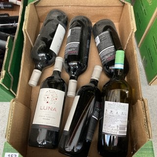 (COLLECTION ONLY) 6 X BOTTLES OF ASSORTED WINES TO INCLUDE PINOT GRIGIO DELLE VENEZIE DRY WHITE WINE 2022 150CL 12% VOL (WE OPERATE A CHALLENGE 25 POLICY. 18+ ID MAY BE REQUIRED UPO