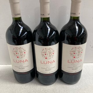 3 X BOTTLES OF LUNA SINGLE VINEYARD MALBEC RED WINE 1.5L 13.5% VOL (WE OPERATE A CHALLENGE 25 POLICY. 18+ ID MAY BE REQUIRED UPON COLLECTION/DELIVERY, E.G. A VALID PASSPORT OR PHOTO DRIVING LICENCE):