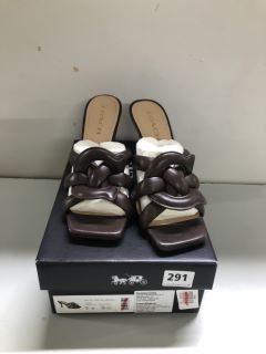 COACH KELLIE LEATHER MAPLE SANDALS - SIZE: 7 (681461)