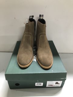 BARBOUR SELINA TAUPE BOOTS - SIZE: 4 (681461)