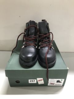 BARBOUR KESWICK BLACK BOOTS - SIZE: 4 (681461)