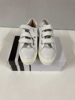 JOHN LEWIS FAWNE WHITE TRAINERS - SIZE : 8 (674831)