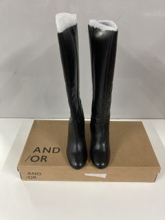 JOHN LEWIS SANTA BLACK BOOTS - SIZE 8 (674831)