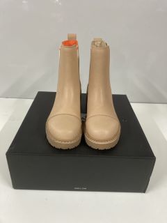 SOREL JOAN NOW BEIGE CHELSEA BOOTS - SIZE : 8 (682119)