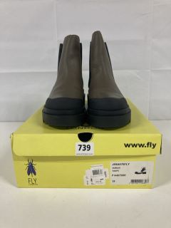 FLY DUBLIN TAUPE BOOTS - SIZE 6 (6821653)