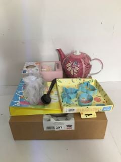 QTY OF ITEMS TO INCLUDE FLORAL CERAMIC TEAPOT (CAGE NUMBER 682417)