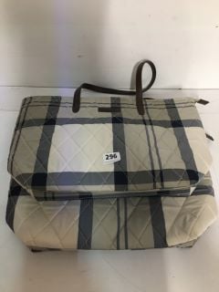 2 X BARBOUR DESIGNER TOTE BAGS IN QUILT TARTAN - TOTAL RRP £65 (CAGE NUMBER 682417)