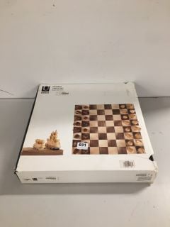 UMBRA WOBBLE WOODEN CHESS SET (CAGE NUMBER 712673)