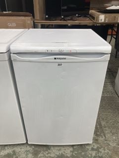 HOTPOINT UNDER COUNTER FRIDGE MODEL: RZAV21P