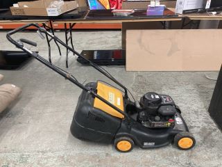 BRIGGS & SRATTON 450 SERIES PETROL LAWNMOWER