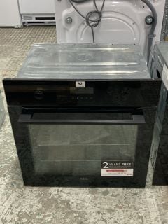 AEG SINGLE ELECTRIC OVEN MODEL BPK556260B RRP £899