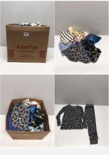 A BOX OF ASSORTED MENS AND WOMENS CLOTHING MAINLY UNSEALED