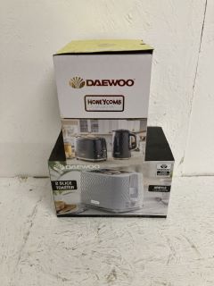 DAEWOO KETTLE AND TOASTER