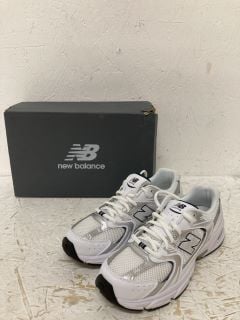 NEW BALANCE 530 GS TRAINERS SIZE : 5.5