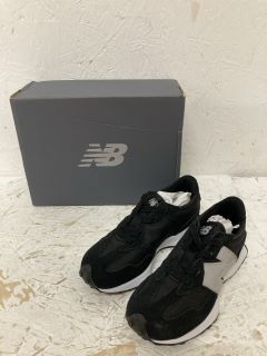 NEW BALANCE TRAINERS KIDS SIZE : 11