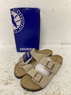 BIRKENSTOCK SANDALS SIZE : 11