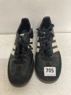 ADIDAS SAMBA TRAINERS SIZE: 6