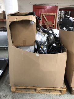 PALLET OF ELECTRICAL APPLIANCES TO INCLUDE AN INDUSTRIAL DRUM VACUUM CLEANER