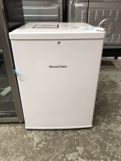 RUSSELL HOBBS TABLETOP FRIDGE MODEL RH67TTLF0E1W