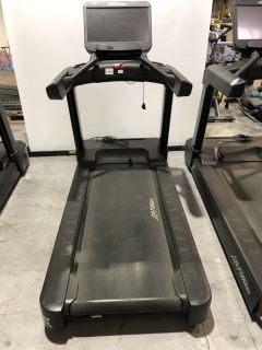 LIFE FITNESS INTEGRITY SERIES DELUXE TREADMILL c/w DISCOVER SE3HD CONSOLE