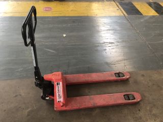 UNBRANDED PALLET TRUCK 2000KG