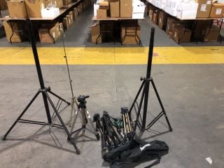 QTY OF ASSORTED TRIPODS TO INCLUDE STAR 62 CAMERA MOUNT TRIPOD TO INCLUDE A FOLDABLE PORTABLE STOOL AND 4 X SILVER COLOURED TRIPODS