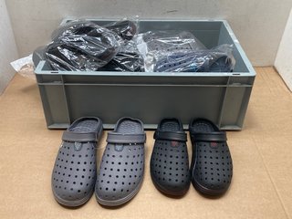 QTY OF MENS SHOES IN VARIOUS DESIGNS & SIZES TO INCLUDE SPORT CROCS IN GREY - UK SIZE 9.5: LOCATION - A2