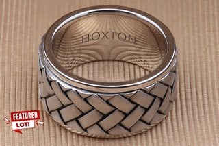 HOXTON MENS HERRINGBONE SPINNING RING IN SILVER SIZE V- RRP £194: LOCATION - FRONT BOOTH