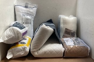 6 X BEDDING ITEMS TO INCLUDE SILENTNIGHT 2 ESSENTIALS PILLOWS: LOCATION - A9