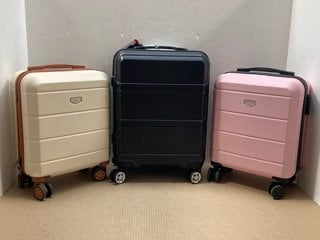 3 X SUITCASES IN VARIOUS DESIGNS TO INCLUDE LUGG SMALL HARDSHELL SUITCASE IN BEIGE: LOCATION - A10