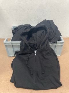 QTY OF JUSTHOODS MENS ZIP HOODIES IN BLACK - UK SIZE X-LARGE: LOCATION - B8