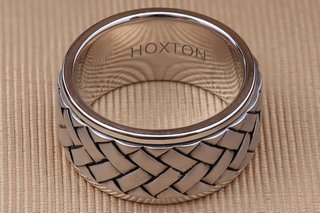 HOXTON MENS SILVER STERLING HERRINGBONE SPINNING RING - RRP £194: LOCATION - B3