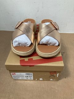 FITFLOP F-MODE ESPADRILLE BUCKLE LEATHER FLATFORM SLIDES IN ROSE GOLD - UK SIZE 7: LOCATION - B0