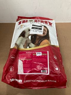 TROPHY 14KG SENSITIVE & SHINE DRY DOG FOOD - BBE NOT INCLUDED: LOCATION - C0