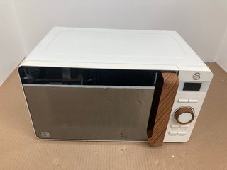 SWAN 20L MICROWAVE OVEN IN CREAM: LOCATION - C3