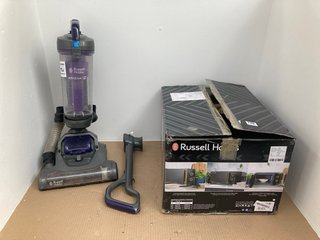 RUSSELL HOBBS RHMM723B MICROWAVE OVEN TO INCLUDE SHARK CORDED UPRIGHT VACUUM (SPARES & REPAIRS): LOCATION - C3