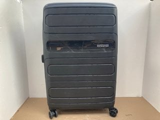 AMERICAN TOURISTER LARGE HARDSHELL SUITCASE IN BLACK: LOCATION - C6