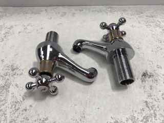 PAIR OF TRADITIONAL CROSSHEAD BATH/BASIN PILLAR TAPS IN CHROME - RRP £140: LOCATION - RACKING 3