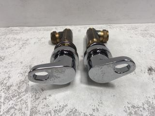 PAIR OF DECK MOUNTED SIDE VALVES IN CHROME - RRP £105: LOCATION - RACKING 3