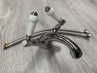 TRADITIONAL LEVER ACTION MONO BASIN MIXER TAP IN CHROME - RRP £190: LOCATION - RACKING 1