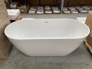 1600 X 750MM MODERN TWIN SKINNED DOUBLE ENDED FREESTANDING BATH WITH INTEGRAL CHROME SPRUNG WASTE & OVERFLOW WITH WASTE FITTINGS - RRP £1399: LOCATION - C1 (KERBSIDE PALLET DELIVERY)