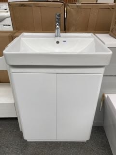 (COLLECTION ONLY) FLOOR STANDING 2 DOOR SINK UNIT IN WHITE WITH A 600 X 480MM 1TH CERAMIC BASIN COMPLETE WITH A MONO BASIN MIXER TAP & CHROME SPRUNG WASTE - RRP £740: LOCATION - D4