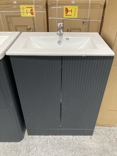 (COLLECTION ONLY) FLOOR STANDING 2 DOOR SINK UNIT IN GREY WITH A 610 X 400MM 1TH CERAMIC BASIN COMPLETE WITH A MONO BASIN MIXER TAP & CHROME SPRUNG WASTE - RRP £720: LOCATION - D3