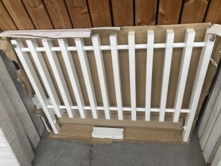 WHITE HORIZONTAL BOX SECTION RADIATOR 1000 X 800MM - RRP £339: LOCATION - D8